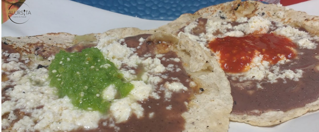 7 lugares en donde debes comer en Oaxaca Memelas del Mercado Sánchez Pascuas